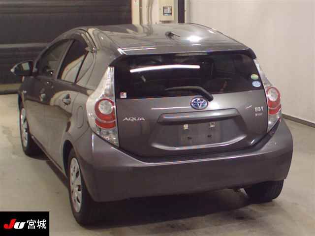 2013 Toyota Aqua S auction photo 2
