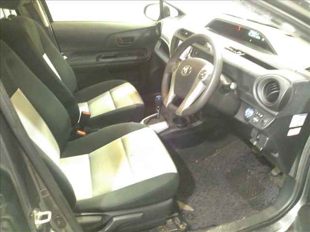 2013 Toyota Aqua S auction photo 4
