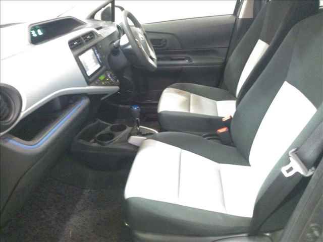2013 Toyota Aqua S auction photo 3
