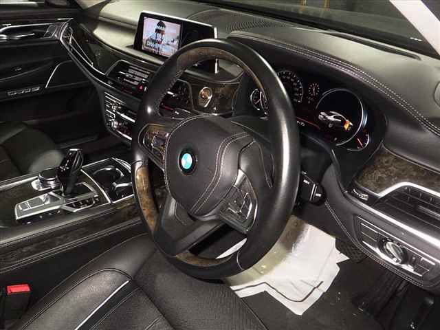 2016 BMW 7 Series 740i M Sport auction photo 8