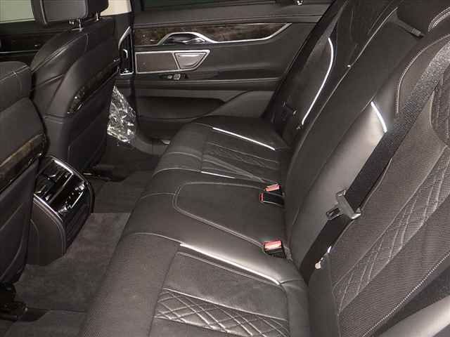 2016 BMW 7 Series 740i M Sport auction photo 6