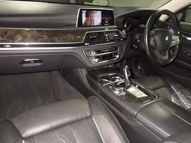 2016 BMW 7 Series 740i M Sport auction photo 5