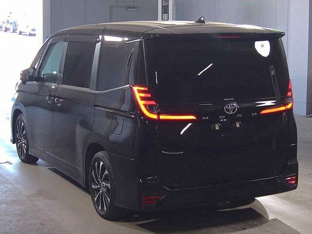 2023 Toyota Noah S-Z auction photo 2