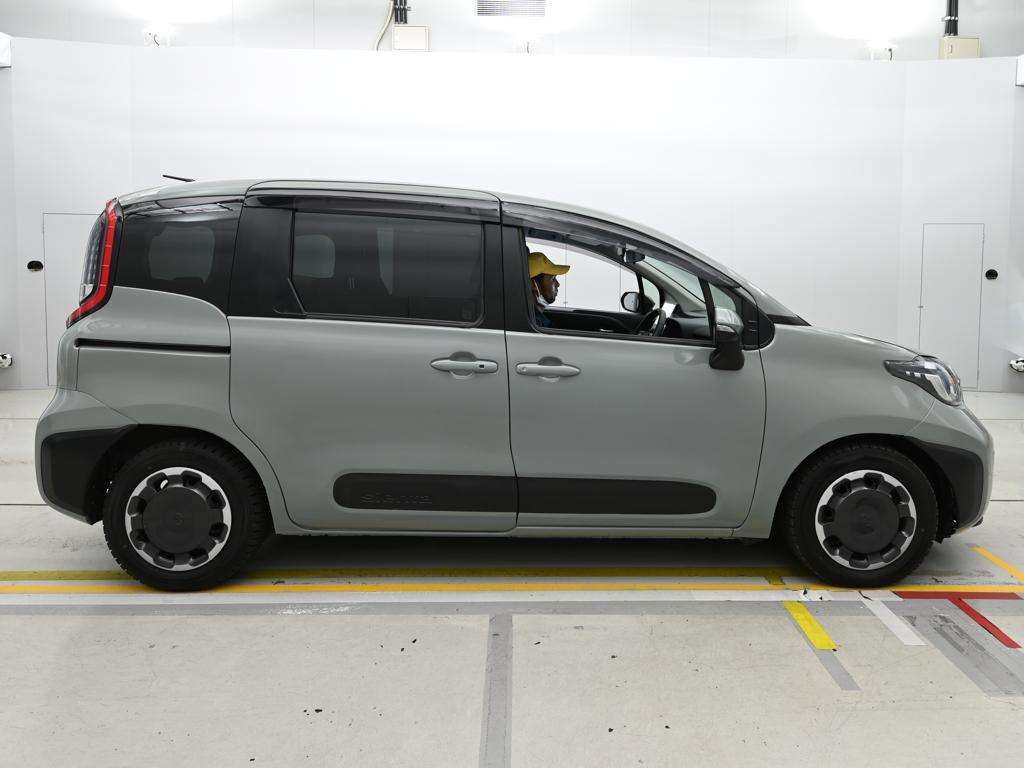 2025 Toyota Sienta Z auction photo 3
