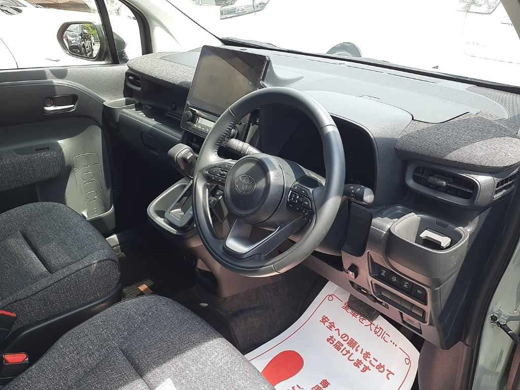 2025 Toyota Sienta Z auction photo 9