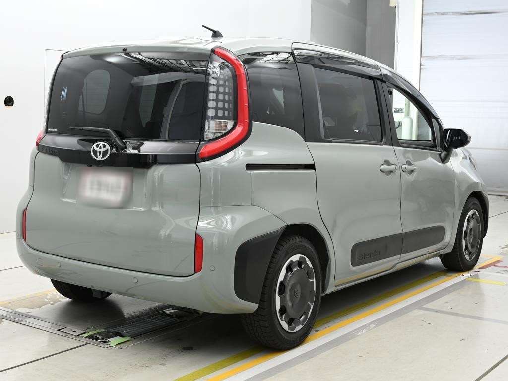 2025 Toyota Sienta Z auction photo 2