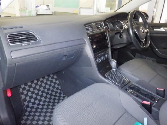 2017 Volkswagen VW ゴルフ TSIコンフォートライン auction photo 2