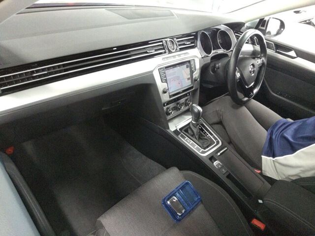 2015 Volkswagen パサートヴァリアント TSIコンフォートライン auction photo 3