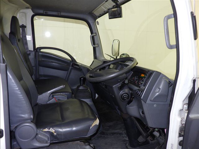 2019 Isuzu Elf Refrigerated and frozen trucks auction photo 6