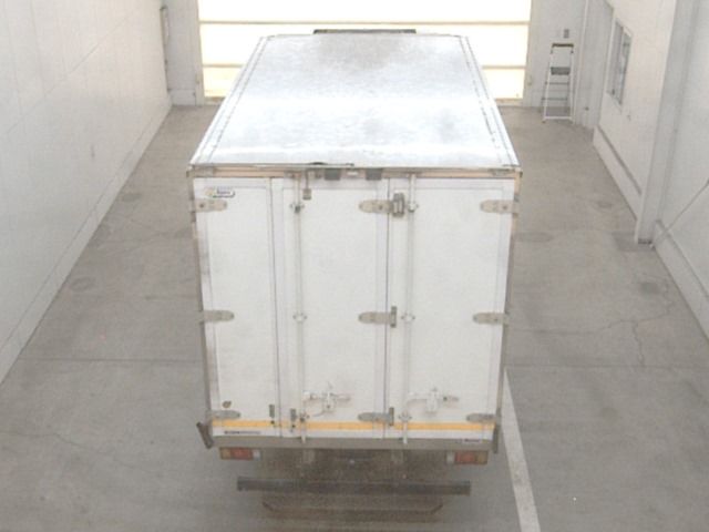 2019 Isuzu Elf Refrigerated and frozen trucks auction photo 3