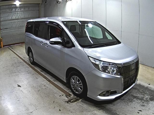 2015 Toyota Esquire Japan auction vehicle