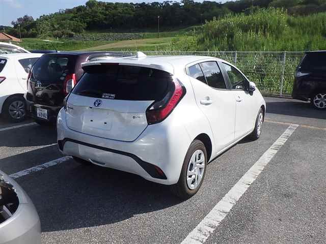 2025 Toyota Aqua X auction photo 5