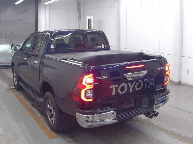 2023 Toyota Hilux Z 4WD auction photo 2