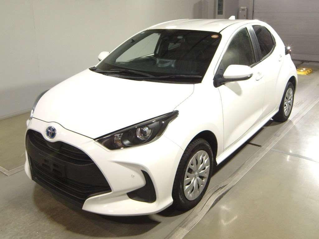 2023 Toyota Yaris ハイブリッドX 4WD Japan auction vehicle