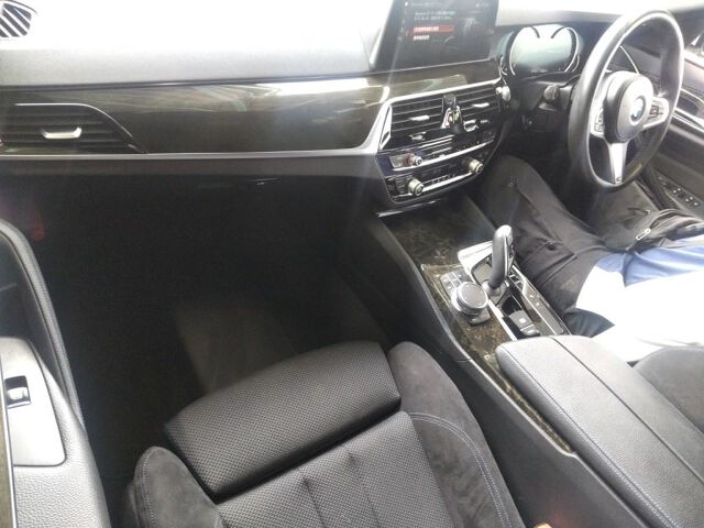 2019 BMW 5 Series 523i M Sport auction photo 3
