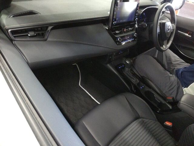 2021 Toyota Corolla Touring ハイブリッドWXB 4WD auction photo 3
