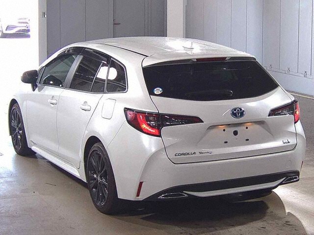 2021 Toyota Corolla Touring ハイブリッドWXB 4WD auction photo 2