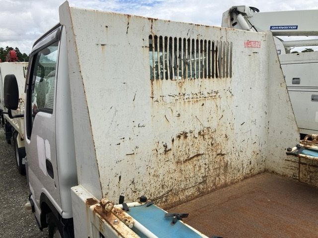 2018 Isuzu Elf dump auction photo 10