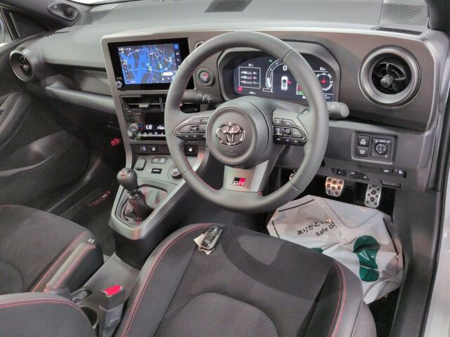 2025 Toyota GR Yaris RZ High Performance 4WD auction photo 3