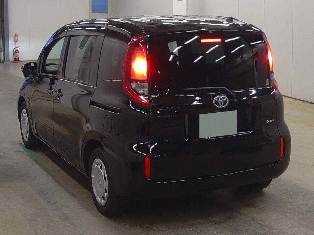 2025 Toyota Sienta ハイブリッドX auction photo 2