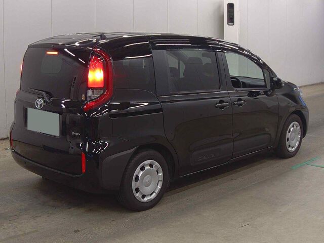 2025 Toyota Sienta ハイブリッドX auction photo 5