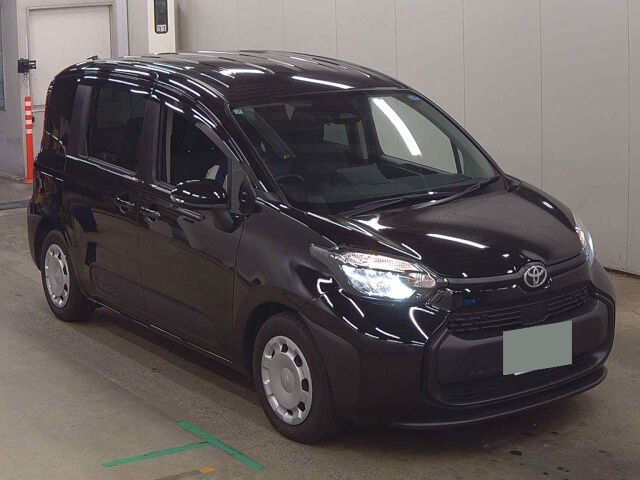 Japan Auction Vehicles 8 2025 Toyota Sienta ハイブリッドX auction photo