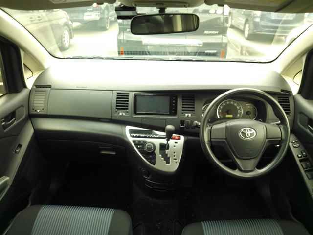 2016 Toyota Isis Platana auction photo 8