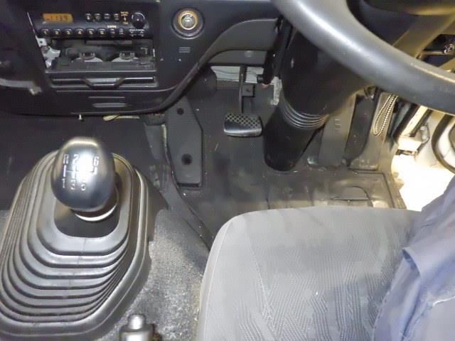 2004 Isuzu Forward Wing auction photo 8