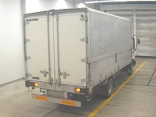 2004 Isuzu Forward Wing auction photo 2