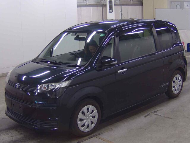 2013 Toyota Spade F auction photo 4