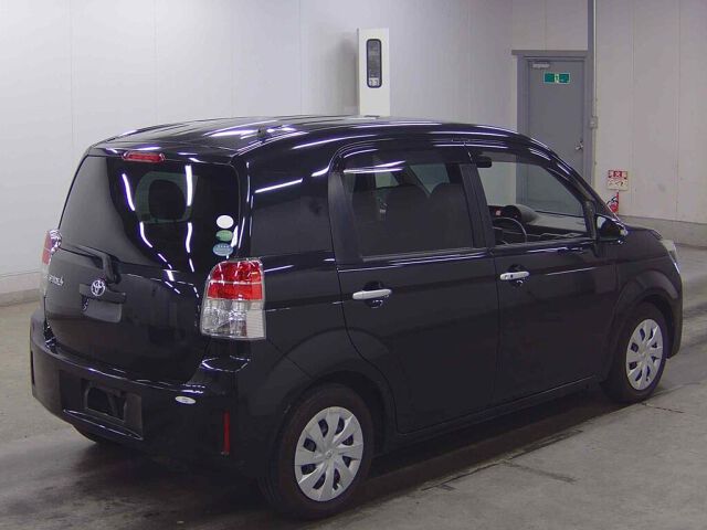 2013 Toyota Spade F auction photo 5