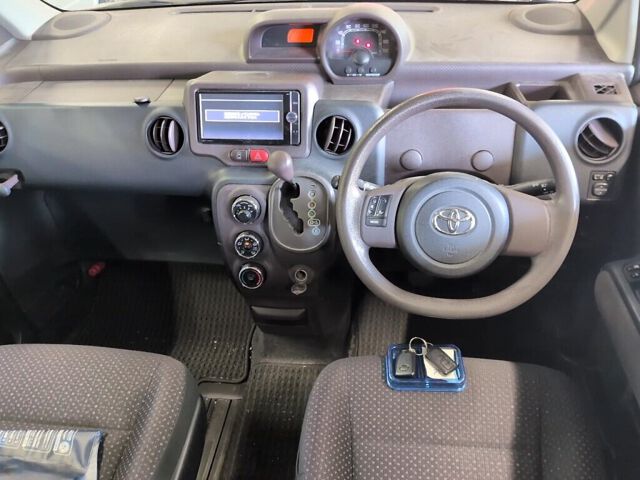 2013 Toyota Spade F auction photo 3