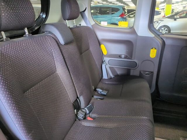 2013 Toyota Spade F auction photo 6