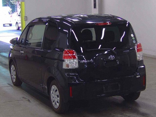 2013 Toyota Spade F auction photo 2