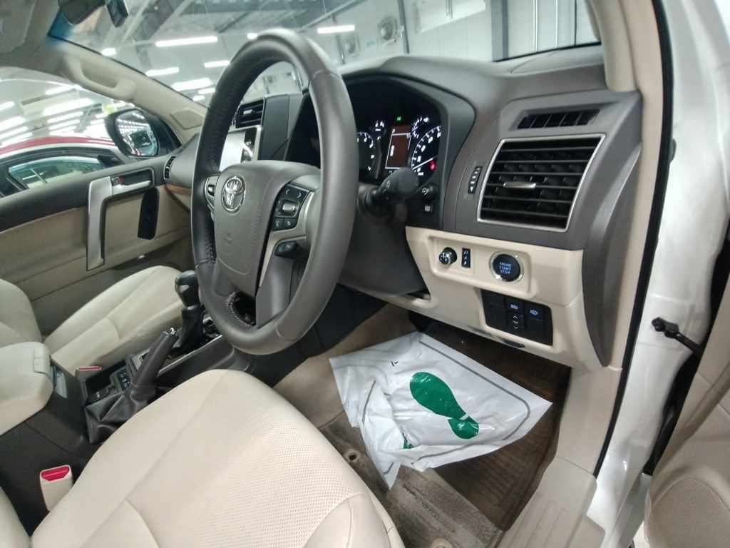 2022 Toyota Land Cruiser Prado TX L Package 4WD auction photo 9