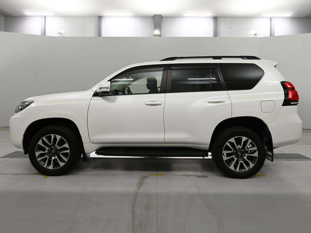 2022 Toyota Land Cruiser Prado TX L Package 4WD auction photo 4