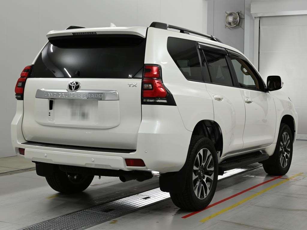 2022 Toyota Land Cruiser Prado TX L Package 4WD auction photo 2