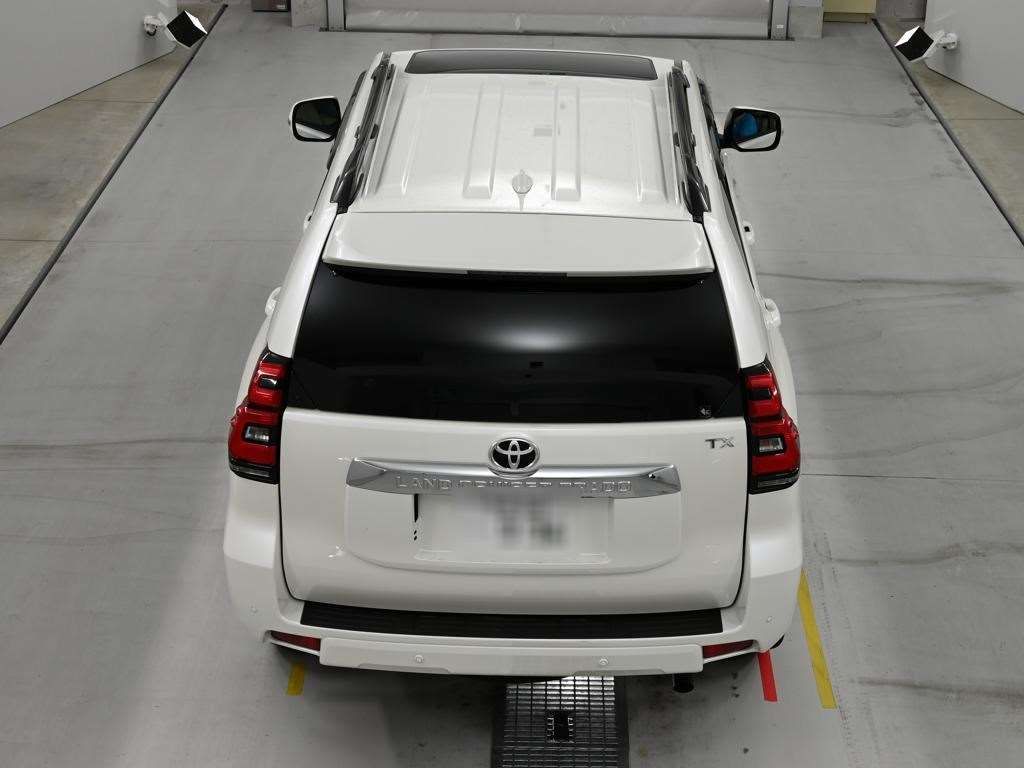2022 Toyota Land Cruiser Prado TX L Package 4WD auction photo 8