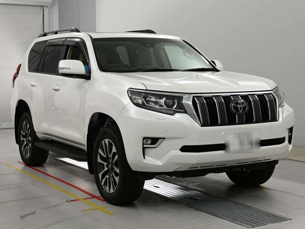 2022 Toyota Land Cruiser Prado TX L Package 4WD auction photo 5