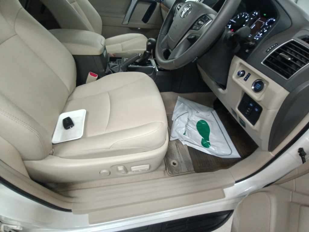 2022 Toyota Land Cruiser Prado TX L Package 4WD auction photo 10