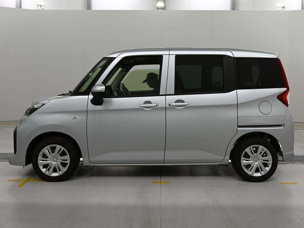 2021 Toyota Roomy X auction photo 4
