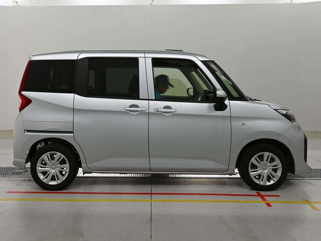 2021 Toyota Roomy X auction photo 3