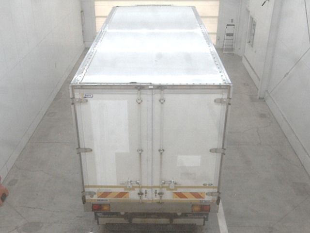 2020 Isuzu Forward Refrigerated and frozen trucks auction photo 3