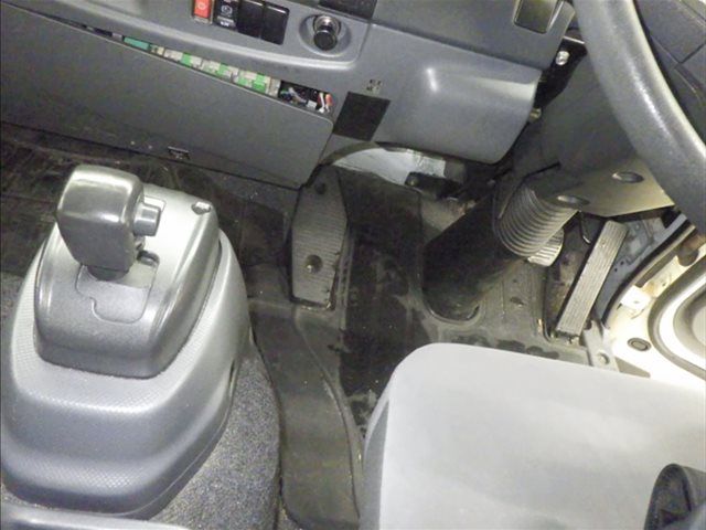 2020 Isuzu Forward Refrigerated and frozen trucks auction photo 8