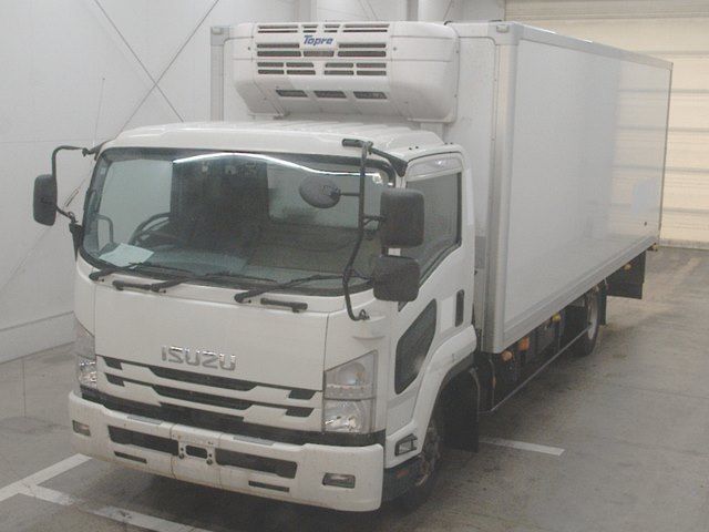 Japan Auction Vehicles 10 2020 Isuzu Forward Refrigerated and frozen trucks auction photo