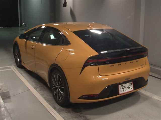 2023 Toyota Prius 4WD Z auction photo 2