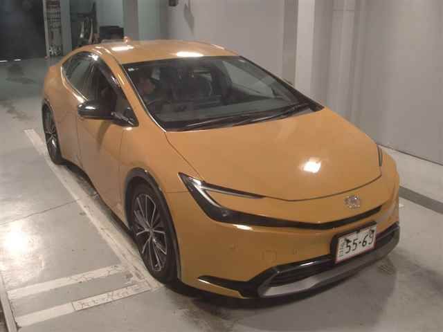 Japan Auction Vehicles 11 2023 Toyota Prius 4WD Z auction photo