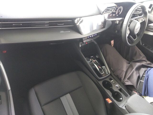 2025 Audi A3 SpoB30TFSI Ad auction photo 3