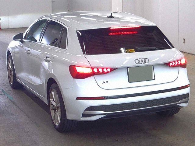 2025 Audi A3 SpoB30TFSI Ad auction photo 2