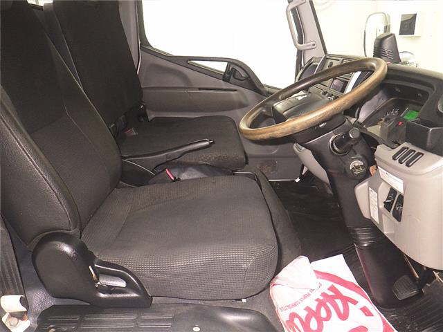 2019 Mitsubishi Fuso Canter 4WD flatbed truck, 2-ton capacity. auction photo 5